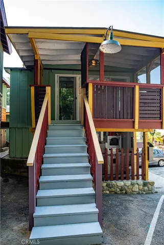 a view of entryway with a front door