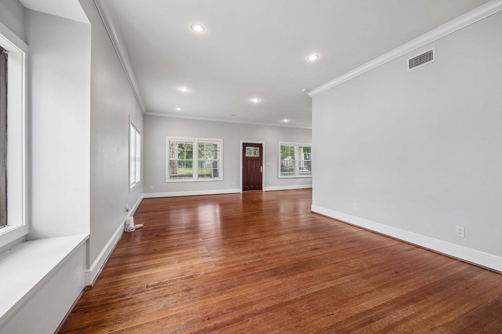 4412 Rusk Street Houston, TX 77023 - Photo 10 of 44 Dining room boasts ample room for sizeable table & chairs, along with a hutch or additional furniture!
