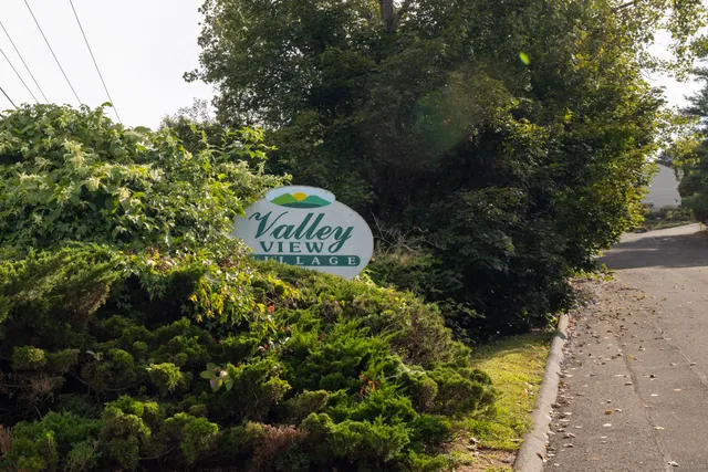 $234,900 | 111 Mallane Lane, Unit 19A, Naugatuck, CT 06770