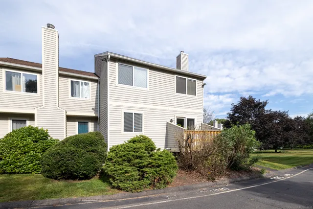$234,900 | 111 Mallane Lane, Unit 19A, Naugatuck, CT 06770