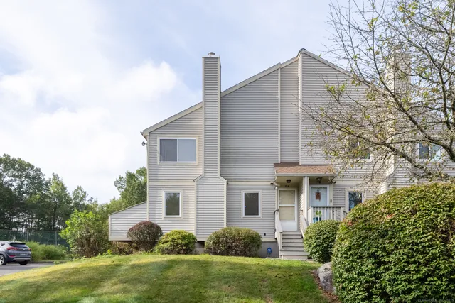 $234,900 | 111 Mallane Lane, Unit 19A, Naugatuck, CT 06770