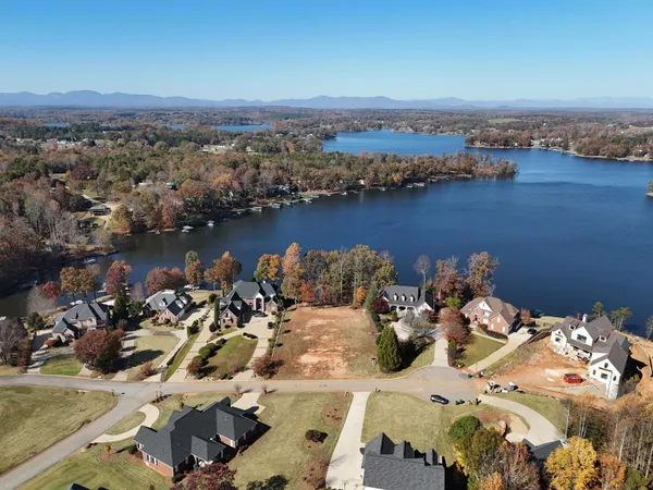 $499,000 | 208 East Caledonia Court, Inman, SC 29349