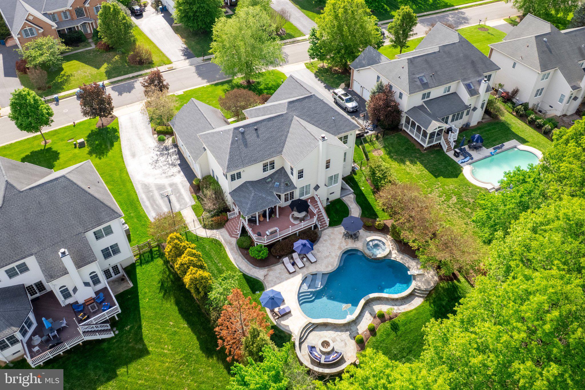 25554 Mimosa Tree Court Chantilly, VA 20152 - Photo 80 of 85 an aerial view of residential house with yard and parking