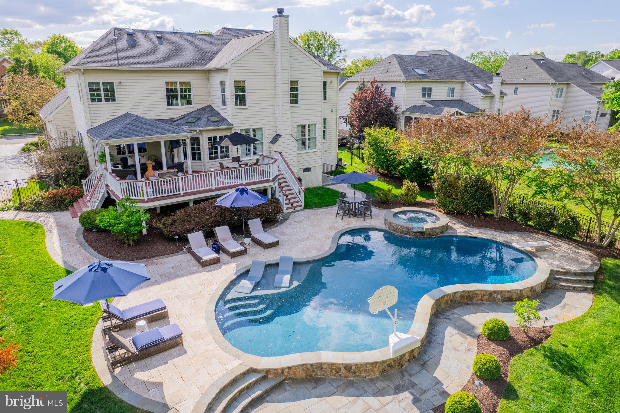 25554 Mimosa Tree Court Chantilly, VA 20152 - Photo 82 of 85 an aerial view of a house with outdoor space