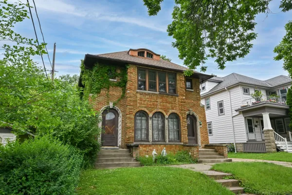 $550,000 | 2012 East Newton Avenue, Unit 2014, Shorewood, WI 53211