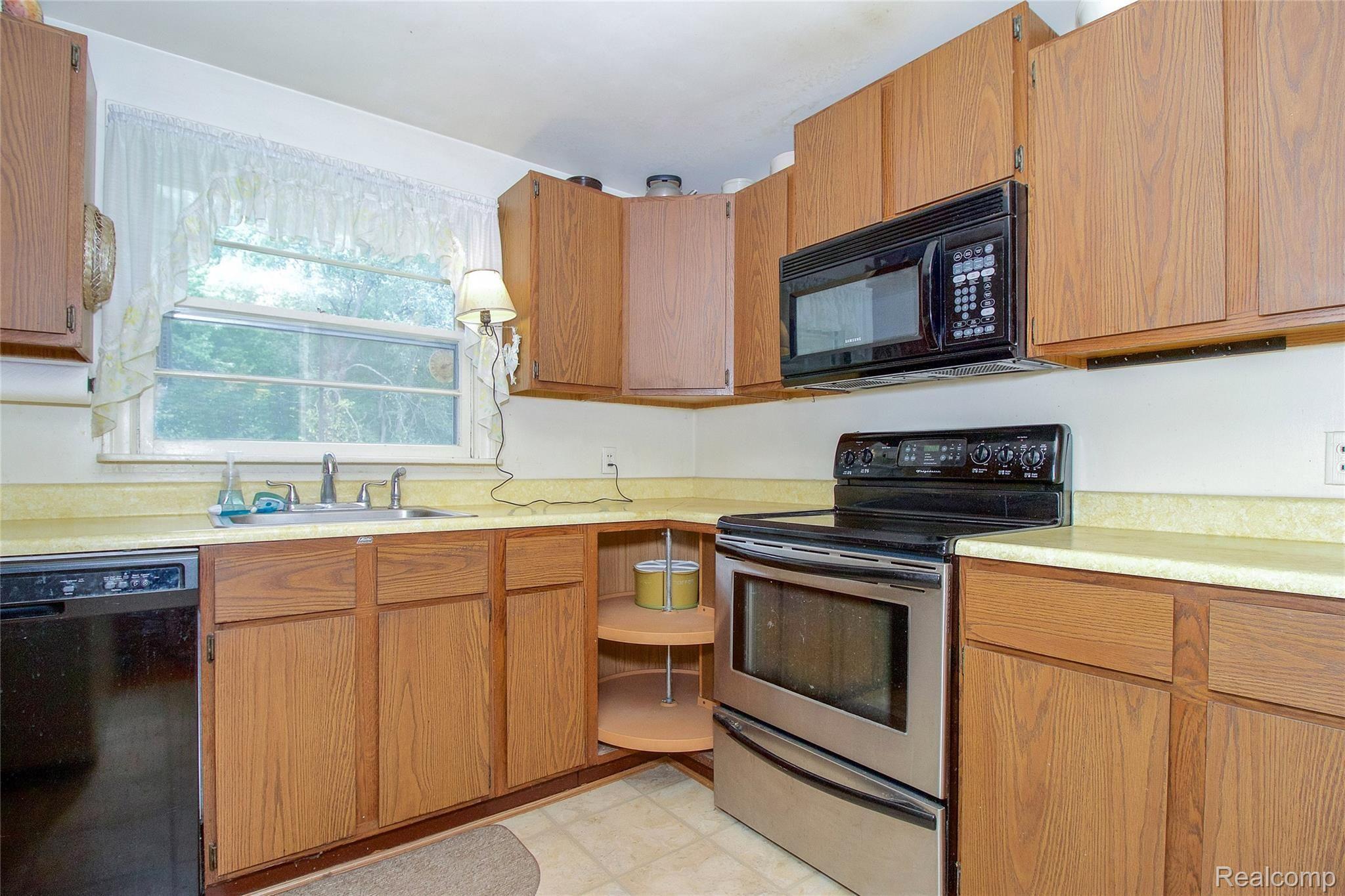 4270 West Commerce Road Milford, MI 48380 - Photo 13 of 30 Kitchen