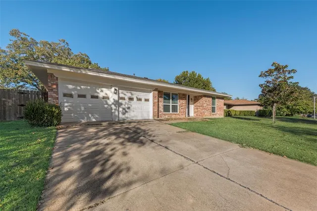 $319,000 | 1909 Green Apple Lane, Arlington, TX 76014