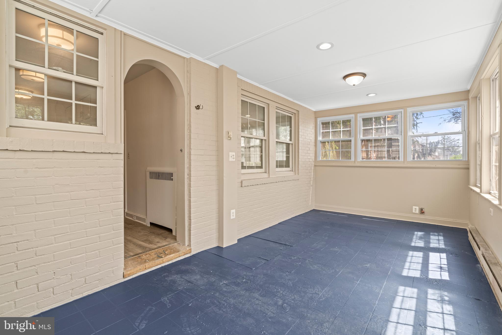 309 Hopkins Road Baltimore, MD 21212 - Photo 13 of 36 an empty room with windows