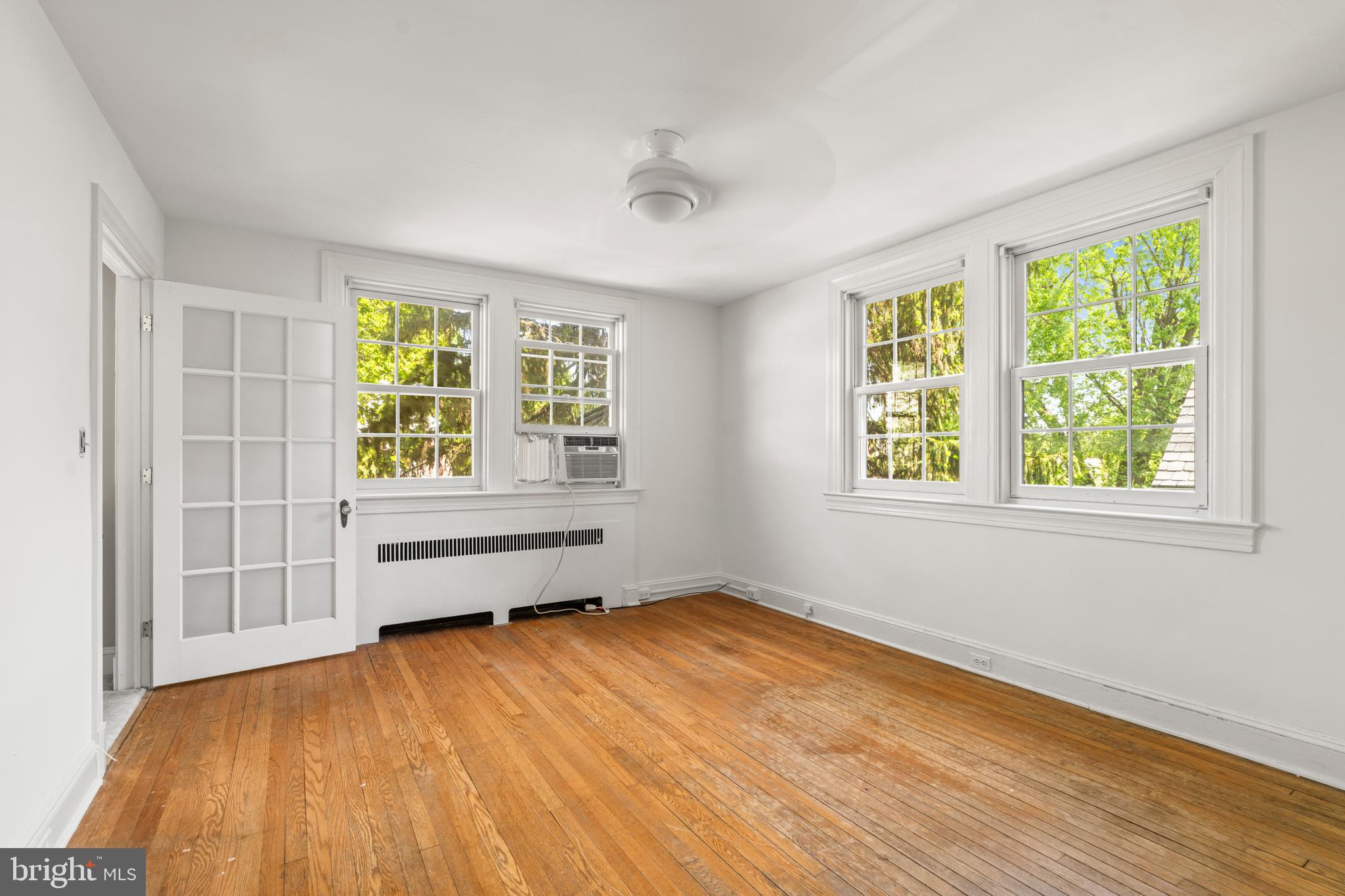 309 Hopkins Road Baltimore, MD 21212 - Photo 16 of 36 an empty room with wooden floor and windows