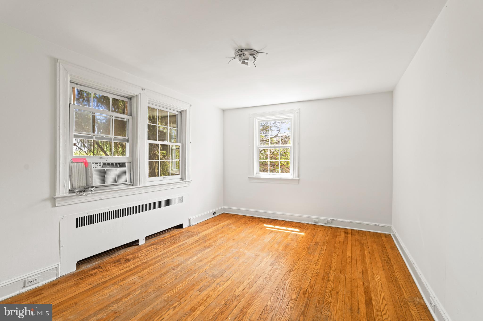 309 Hopkins Road Baltimore, MD 21212 - Photo 21 of 36 an empty room with a window