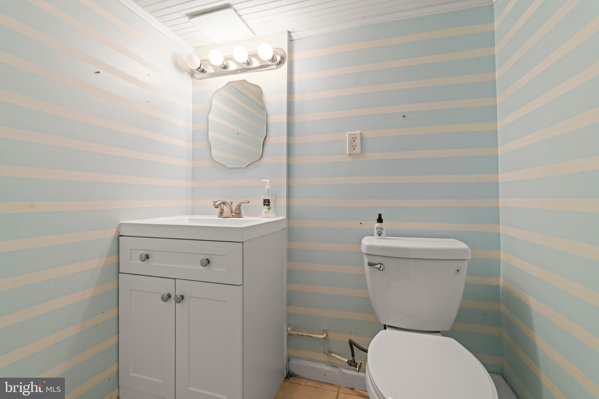 309 Hopkins Road Baltimore, MD 21212 - Photo 27 of 36 a bathroom with a toilet sink and mirror