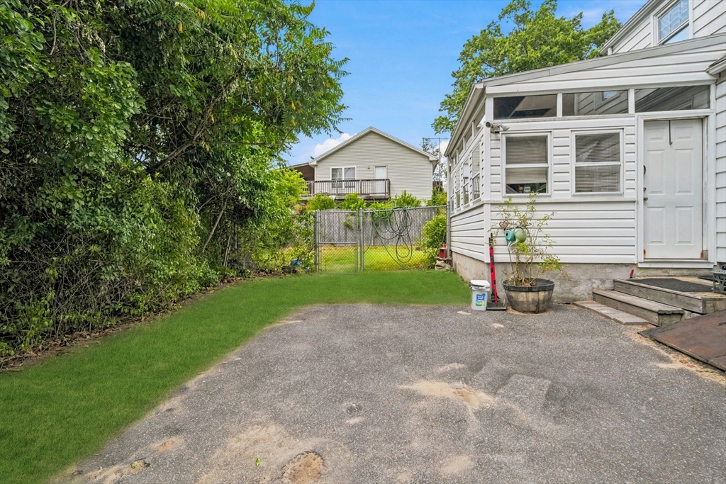 1258 Liberty Street Springfield, MA 01104 - Photo 28 of 32