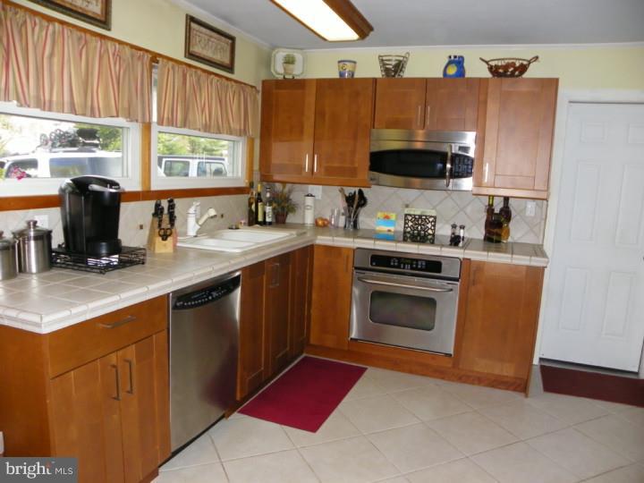 55 Fountain Road Levittown, PA 19056 - Photo 3 of 25 Kitchen