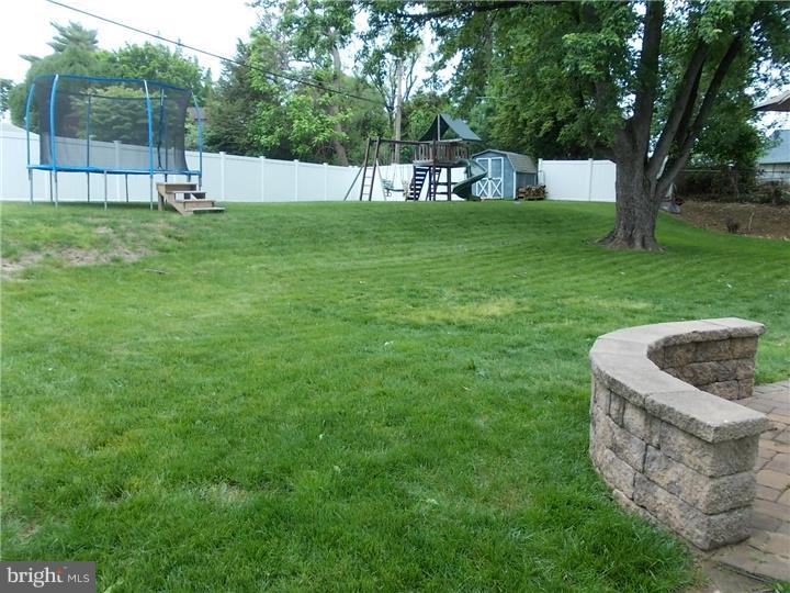 55 Fountain Road Levittown, PA 19056 - Photo 24 of 25 Exterior Back