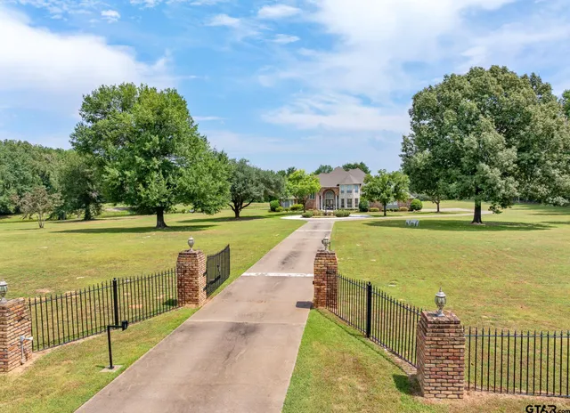 a view of outdoor space yard and green space