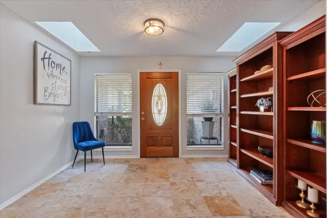 a view of an entryway with workspace