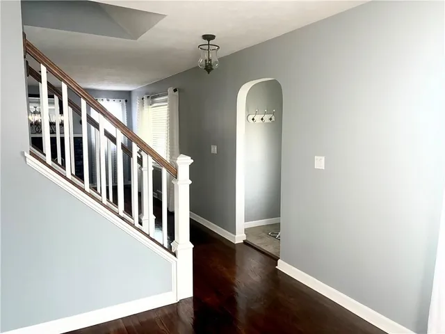 a view of room with hardwood floor and closet