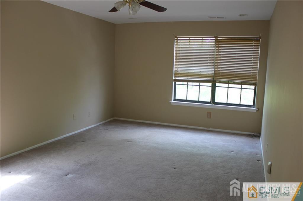 82 Keystone Court Edison, NJ 08817 - Photo 3 of 21