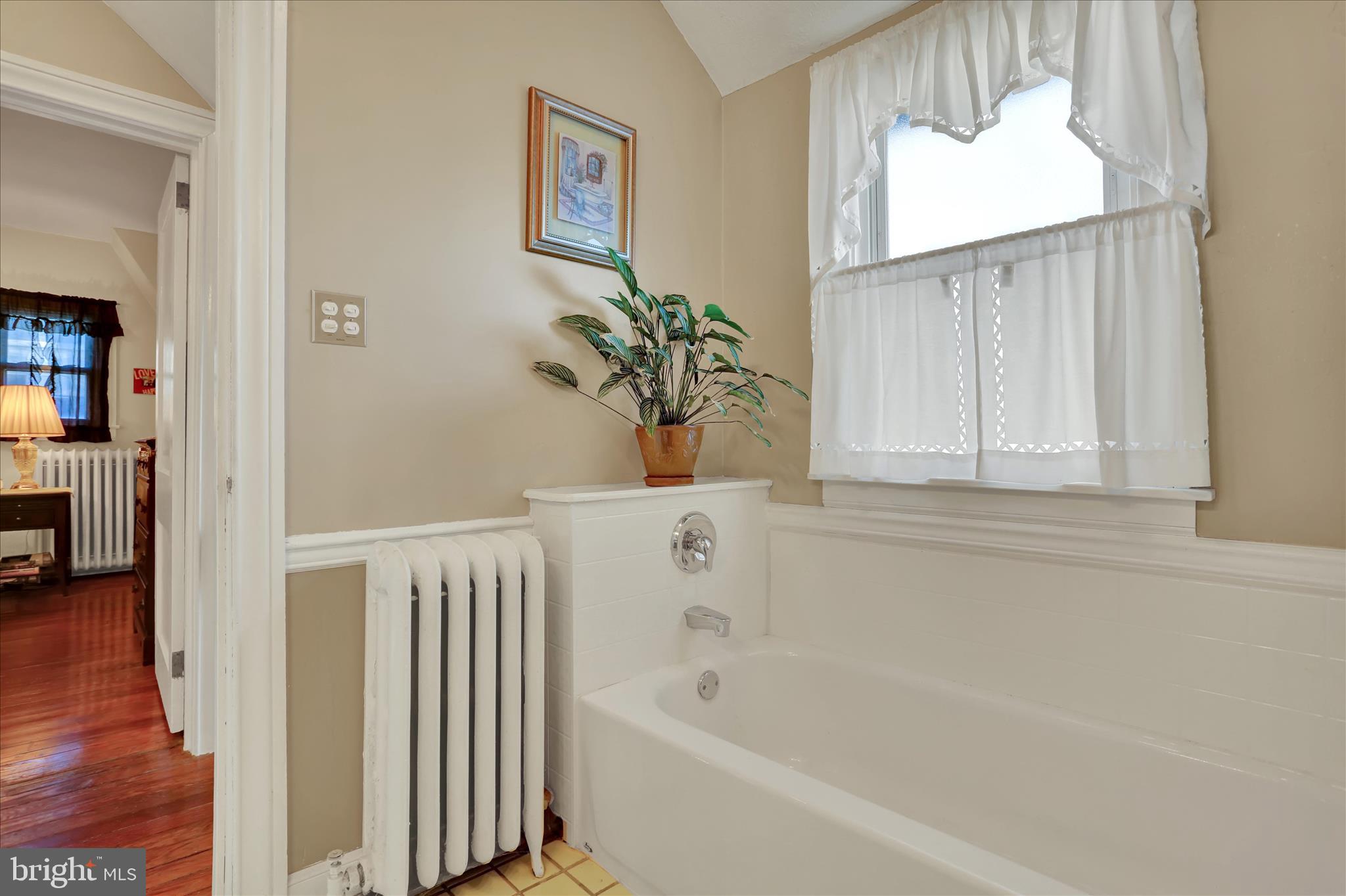 117 Center Street Reading, PA 19606 - Photo 20 of 28 a bathroom with a bathtub and a window