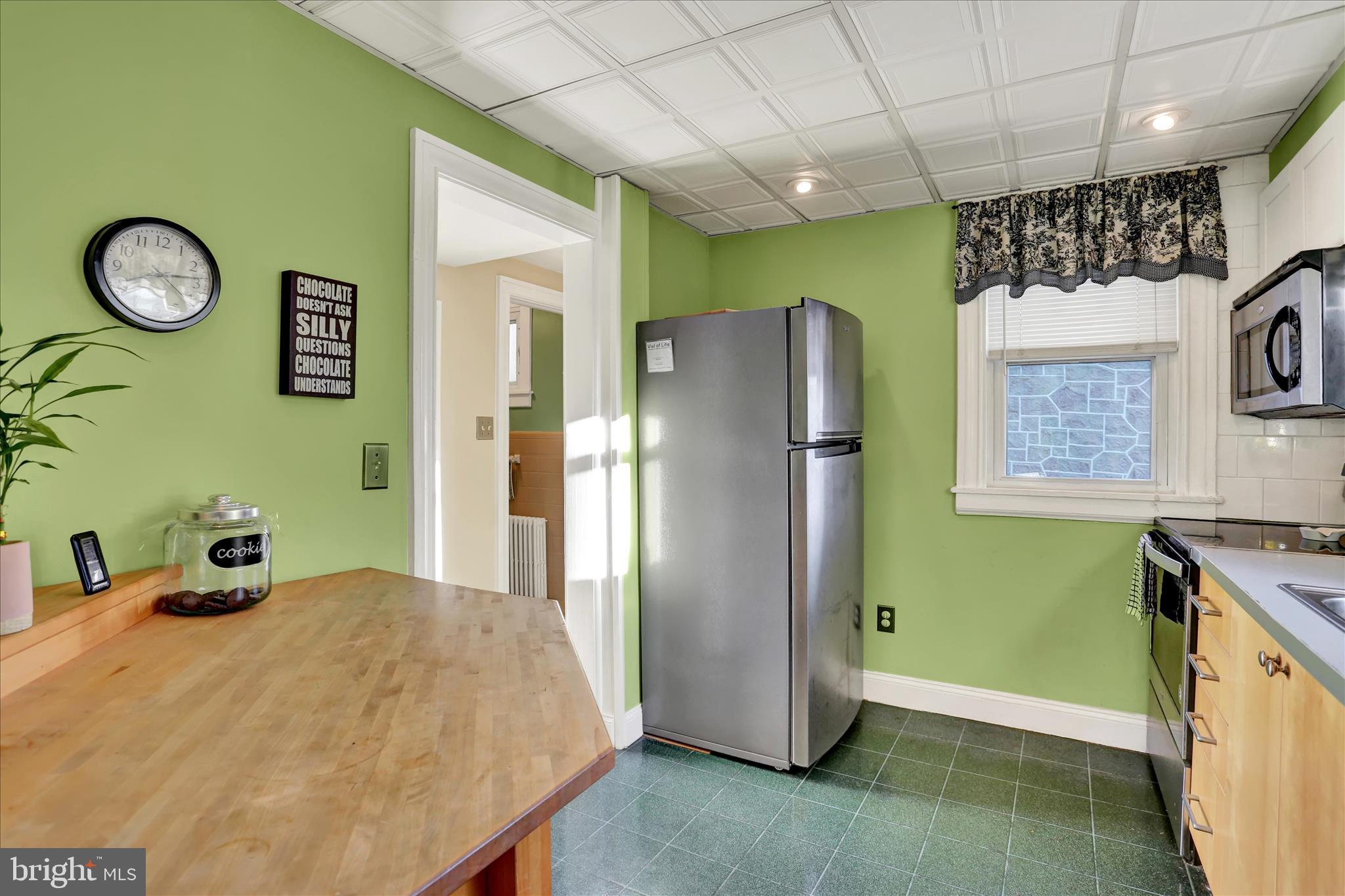 117 Center Street Reading, PA 19606 - Photo 7 of 28 a bedroom with a bed and a refrigerator