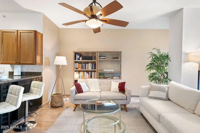 $1,900 | 4808 North 24th Street, Unit 523, Phoenix, AZ 85016