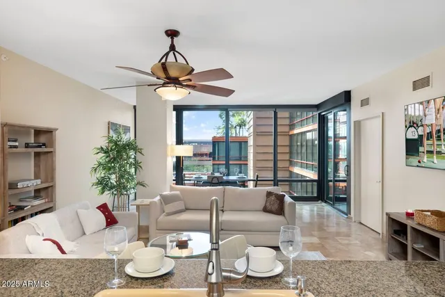 $1,900 | 4808 North 24th Street, Unit 523, Phoenix, AZ 85016