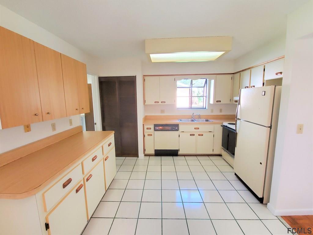125 Rae Drive Palm Coast, FL 32164 - Photo 4 of 25 Gallery Image 4