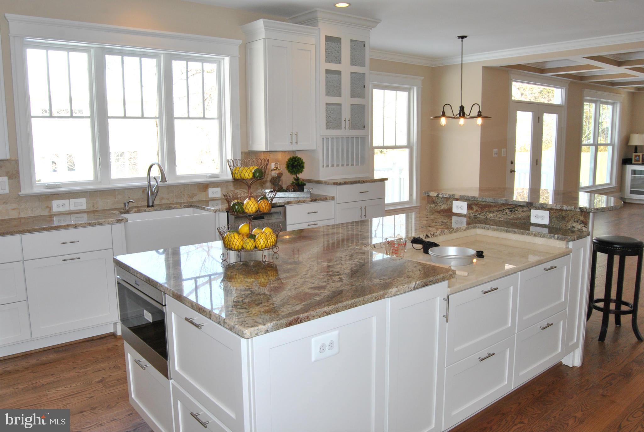 6587 Little Falls Road Arlington, VA 22213 - Photo 13 of 30 Interior (General)