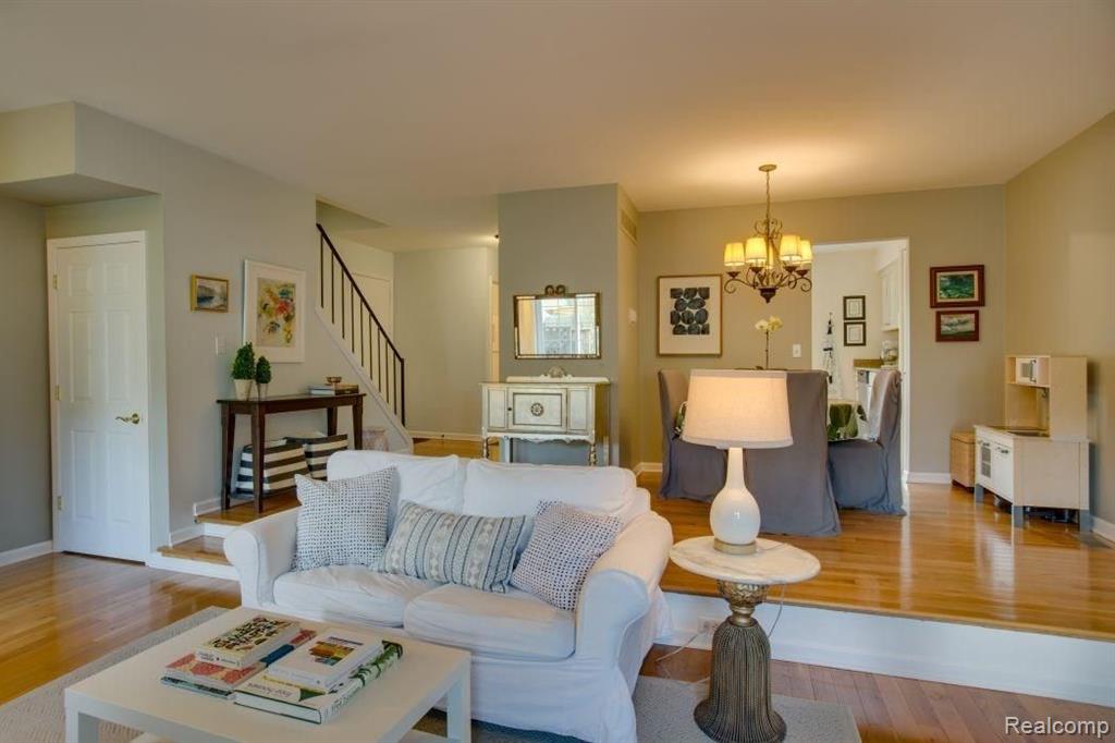 1402 Crescent Lane, Unit 330 Rochester Hills, MI 48306 - Photo 7 of 32