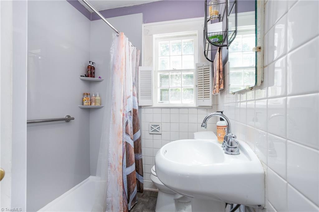 407 Spring Street Thomasville, NC 27360 - Photo 9 of 24 Gallery Image 9