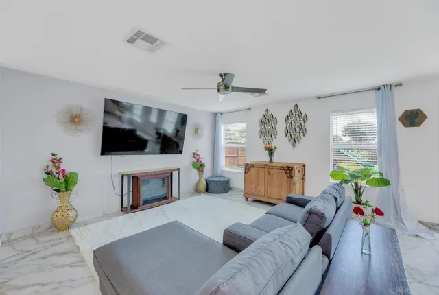 $276,900 | 18400 Sun Haven Cove, Elgin, TX 78621