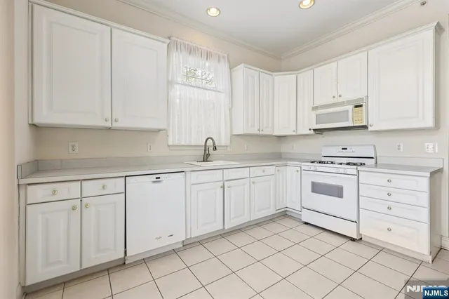 $525,000 | 109 4 Seasons Drive, Unit 109, Wayne, NJ 07470