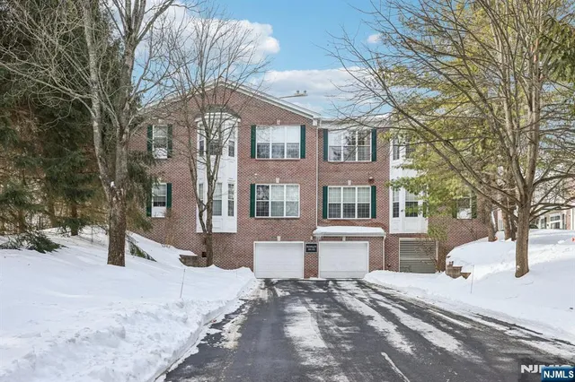$525,000 | 109 4 Seasons Drive, Unit 109, Wayne, NJ 07470