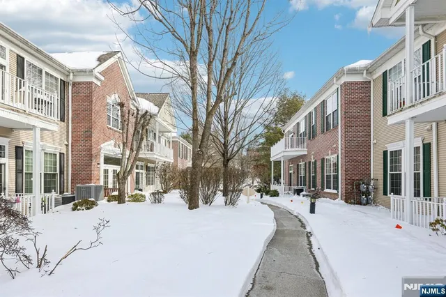 $525,000 | 109 4 Seasons Drive, Unit 109, Wayne, NJ 07470