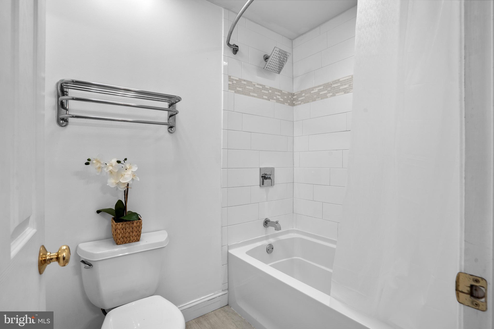 301 Brookside Court Chalfont, PA 18914 - Photo 49 of 85 2nd Floor Hall Bath