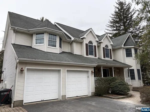 $1,300,000 | 601 Haring Farm Court, River Vale, NJ 07675