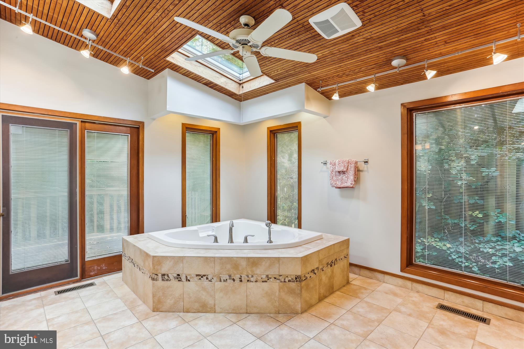 816 Olive Drive Silver Spring, MD 20905 - Photo 24 of 72 Primary bathroom with soaking tub