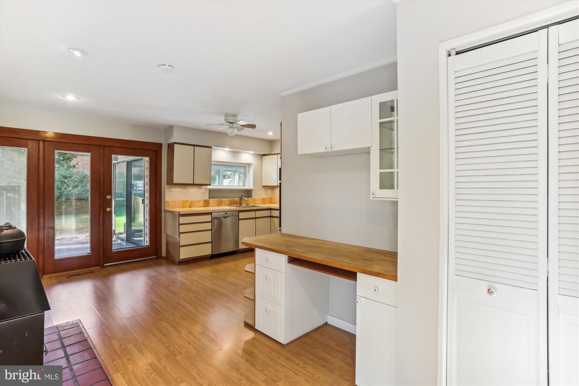 816 Olive Drive Silver Spring, MD 20905 - Photo 3 of 72 Eat in kitchen