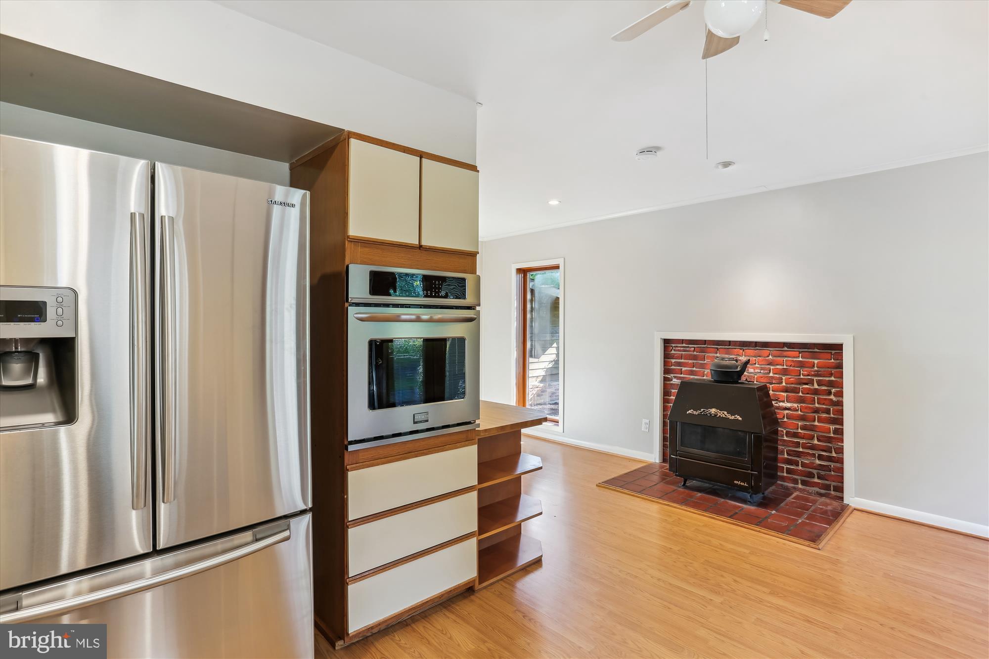 816 Olive Drive Silver Spring, MD 20905 - Photo 6 of 72 Stainless appliances in kitchen