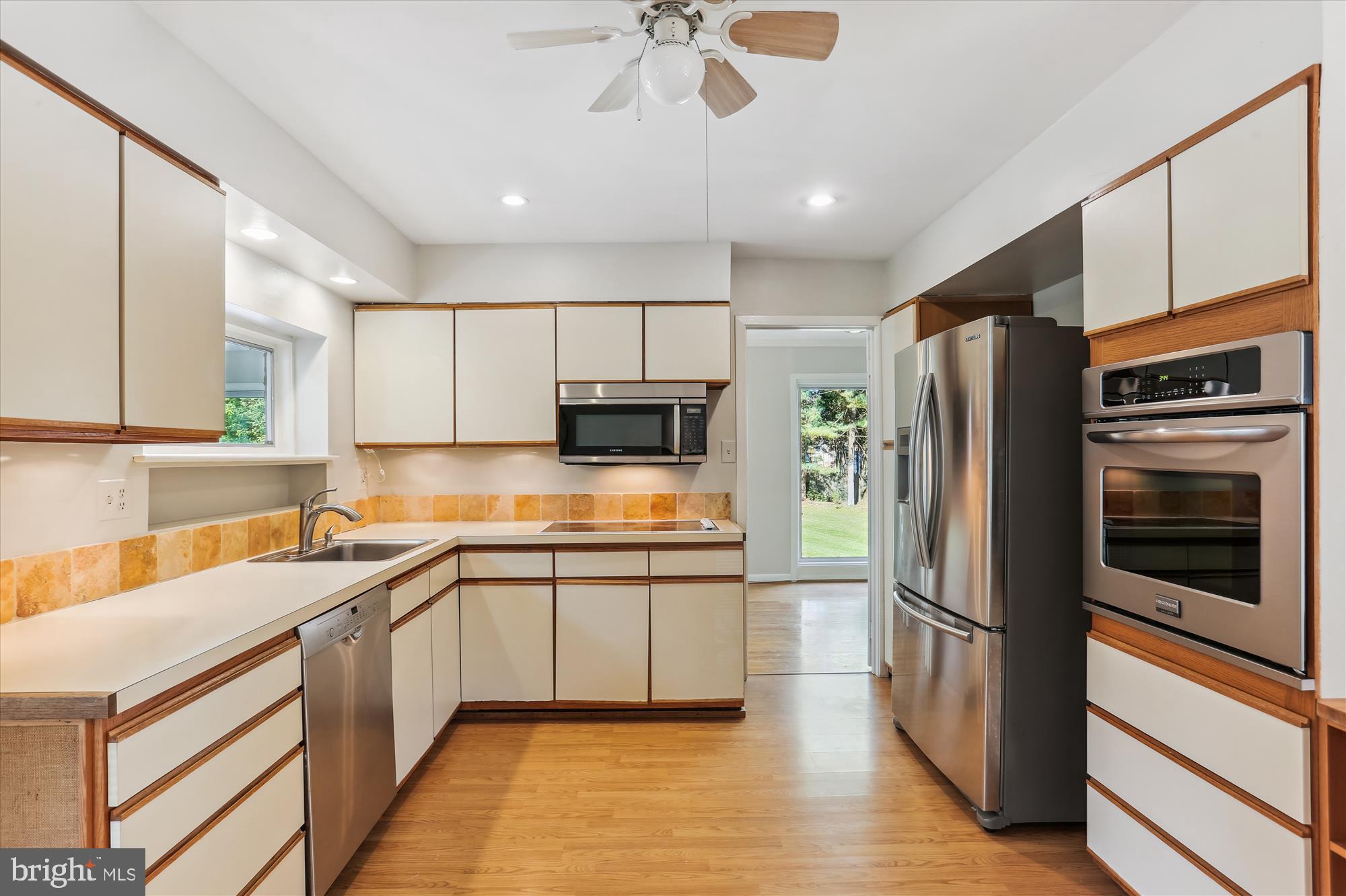 816 Olive Drive Silver Spring, MD 20905 - Photo 8 of 72 Bright kitchen
