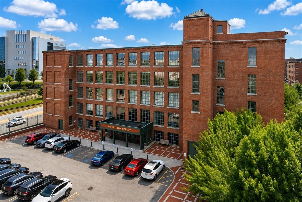 491 Dutton Street, Unit 209 Lowell, MA 01854 - Photo 1 of 9