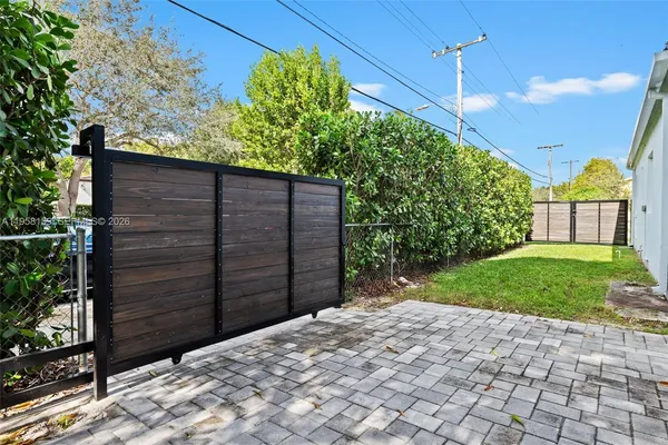 $4,800 | 2396 Southwest 20th Street, Miami, FL 33145