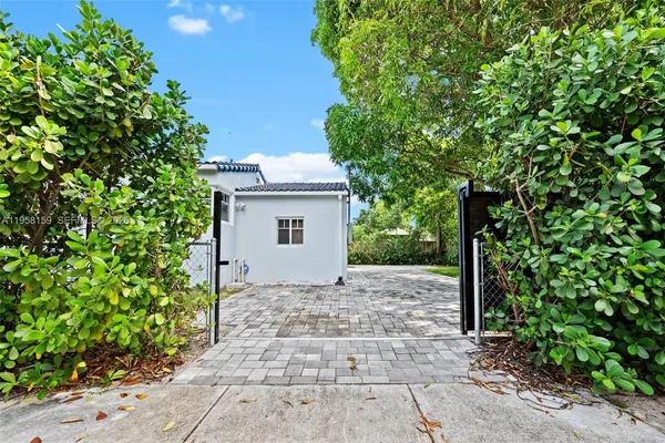 $4,800 | 2396 Southwest 20th Street, Miami, FL 33145