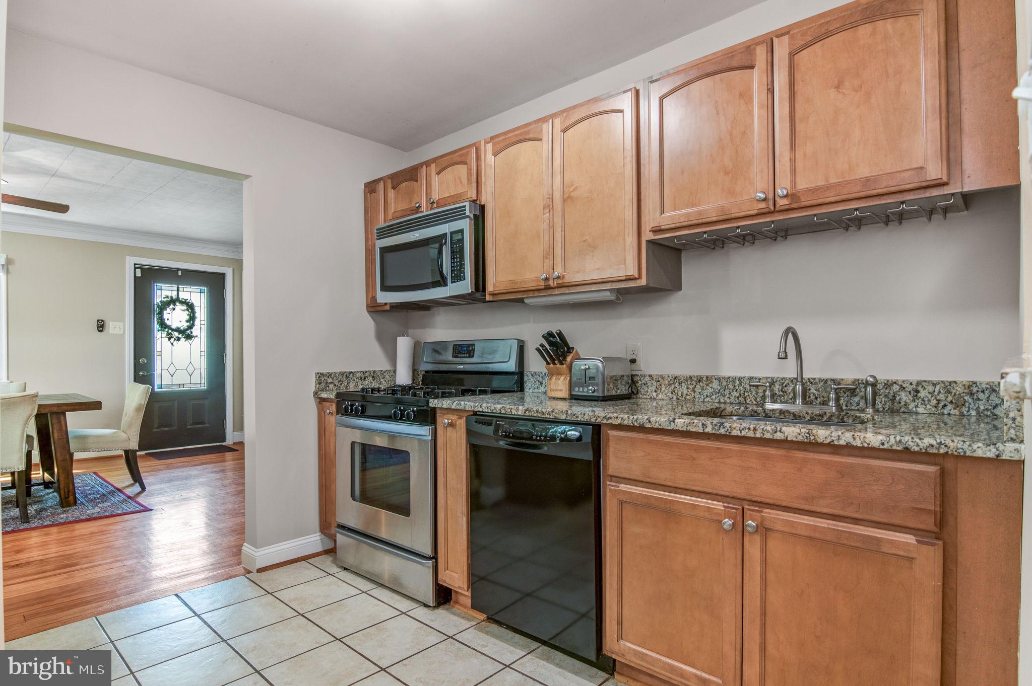 3108 Burgundy Road Alexandria, VA 22303 - Photo 11 of 39 Granite counter tops!
