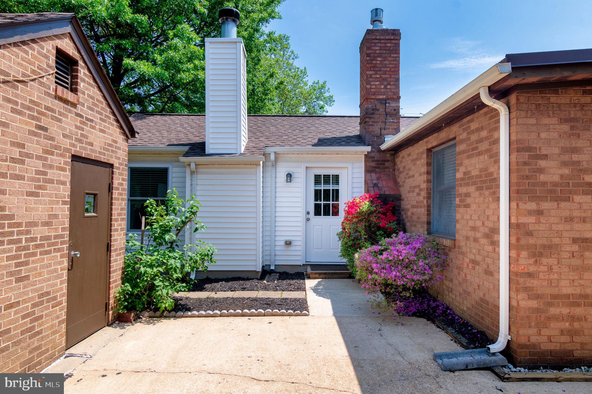 3108 Burgundy Road Alexandria, VA 22303 - Photo 35 of 39 very private!