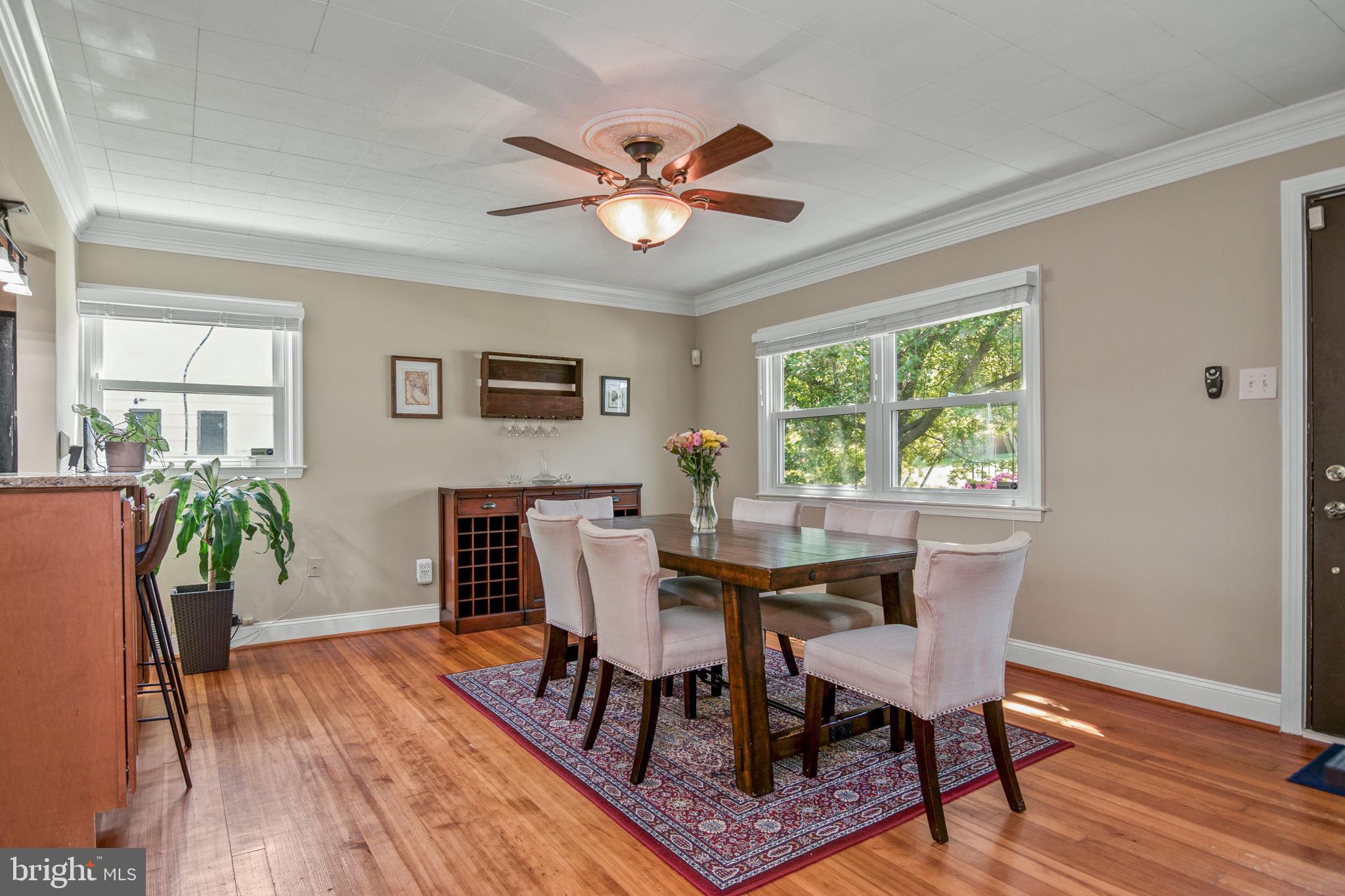 3108 Burgundy Road Alexandria, VA 22303 - Photo 5 of 39 Tons of Natural Lights!