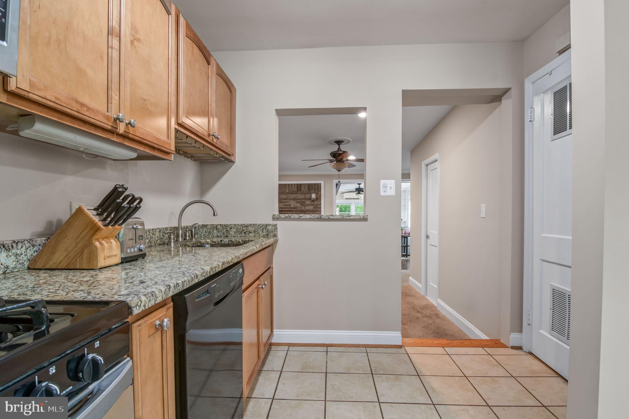 3108 Burgundy Road Alexandria, VA 22303 - Photo 10 of 39 Stainless steel appliances!