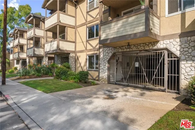 $2,150 | 2925 East Spaulding Street, Unit 307, Long Beach, CA 90804