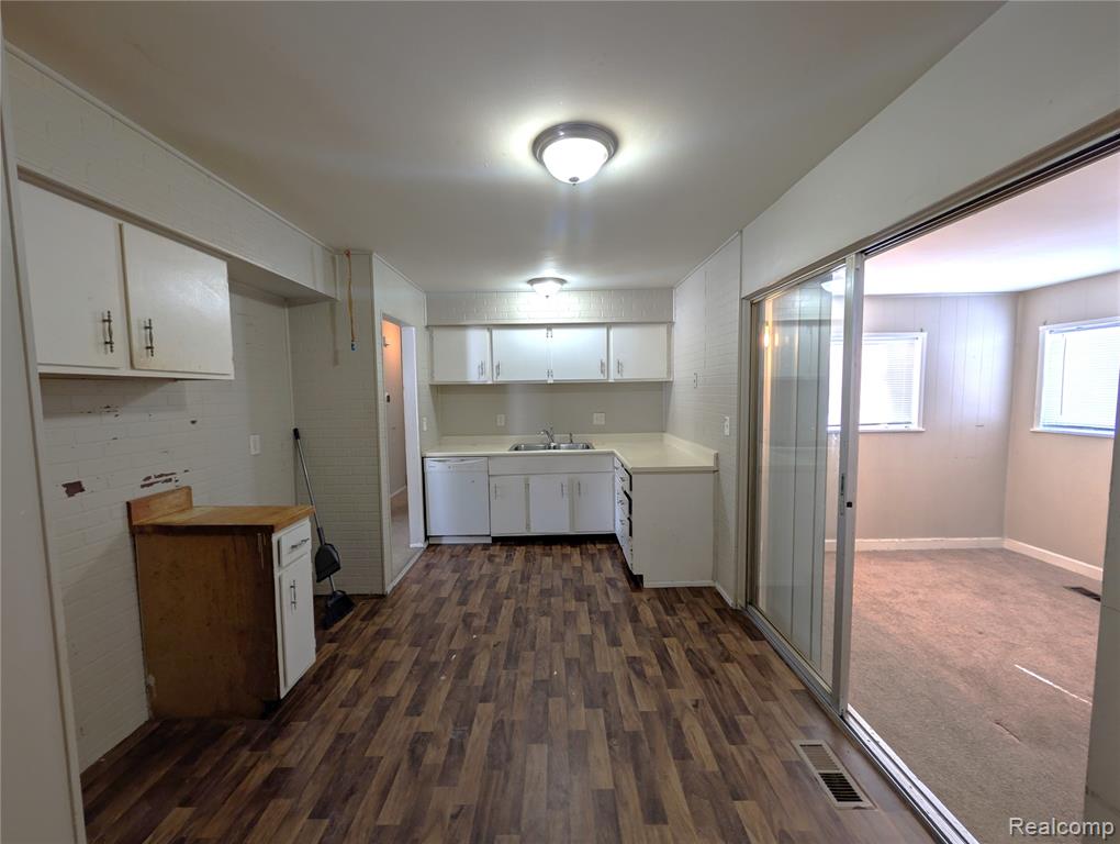 15630 Harrison Street Romulus, MI 48174 - Photo 4 of 14