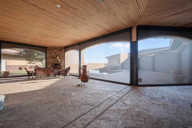 a view of a livingroom with furniture